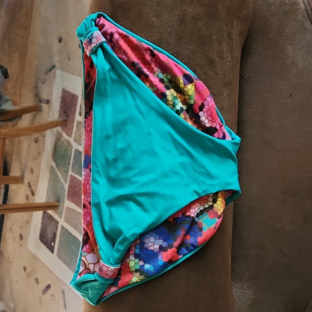 Reversable Bikini - Picture 5 of 6